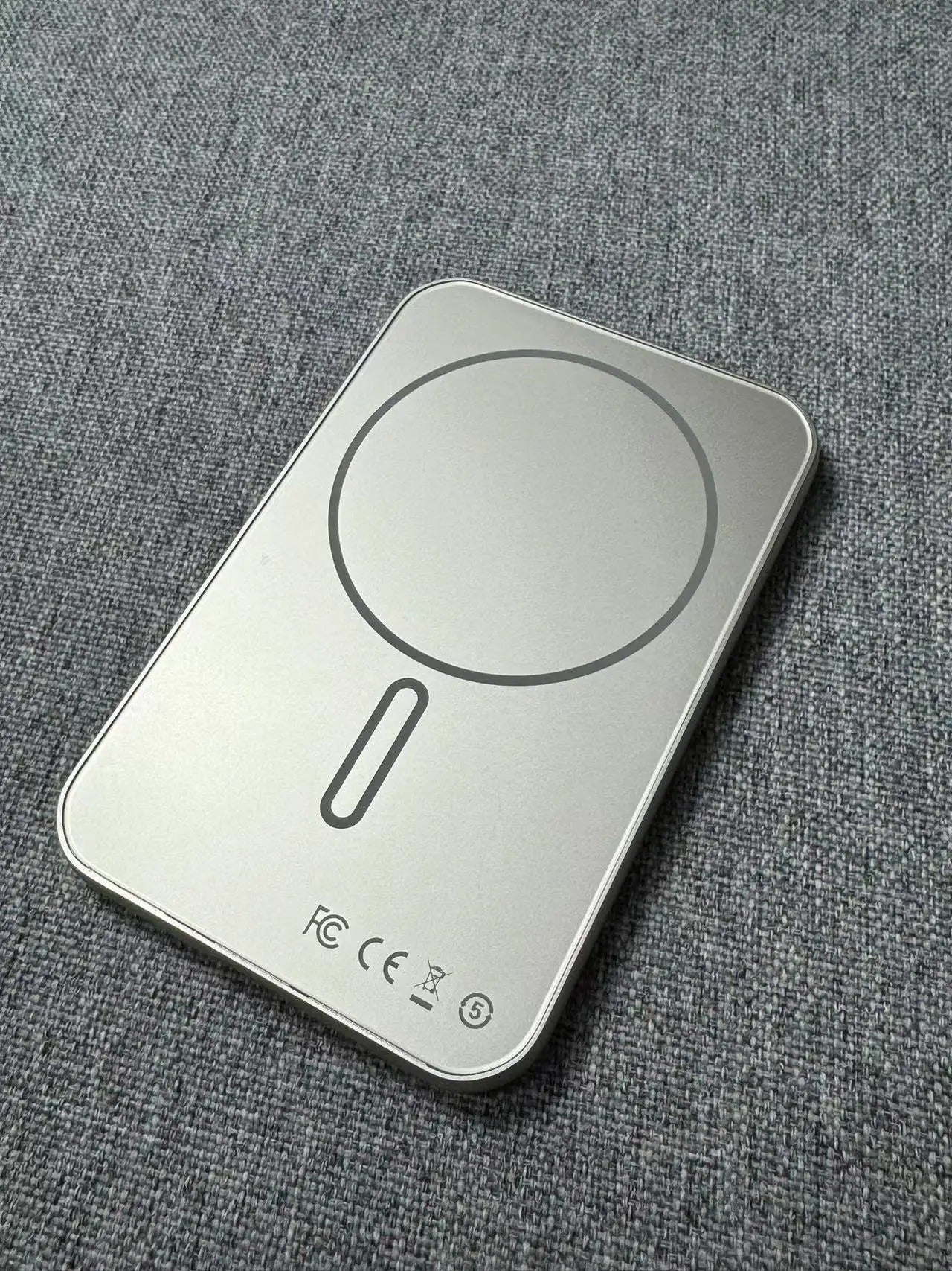 XE - wireless Power bank Magsafe Support 10000 mAh & 5000 mAh